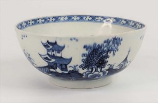A Lowestoft porcelain slop bowl, circa 1780, decorated with a Chinese river landscape, dia.15cm