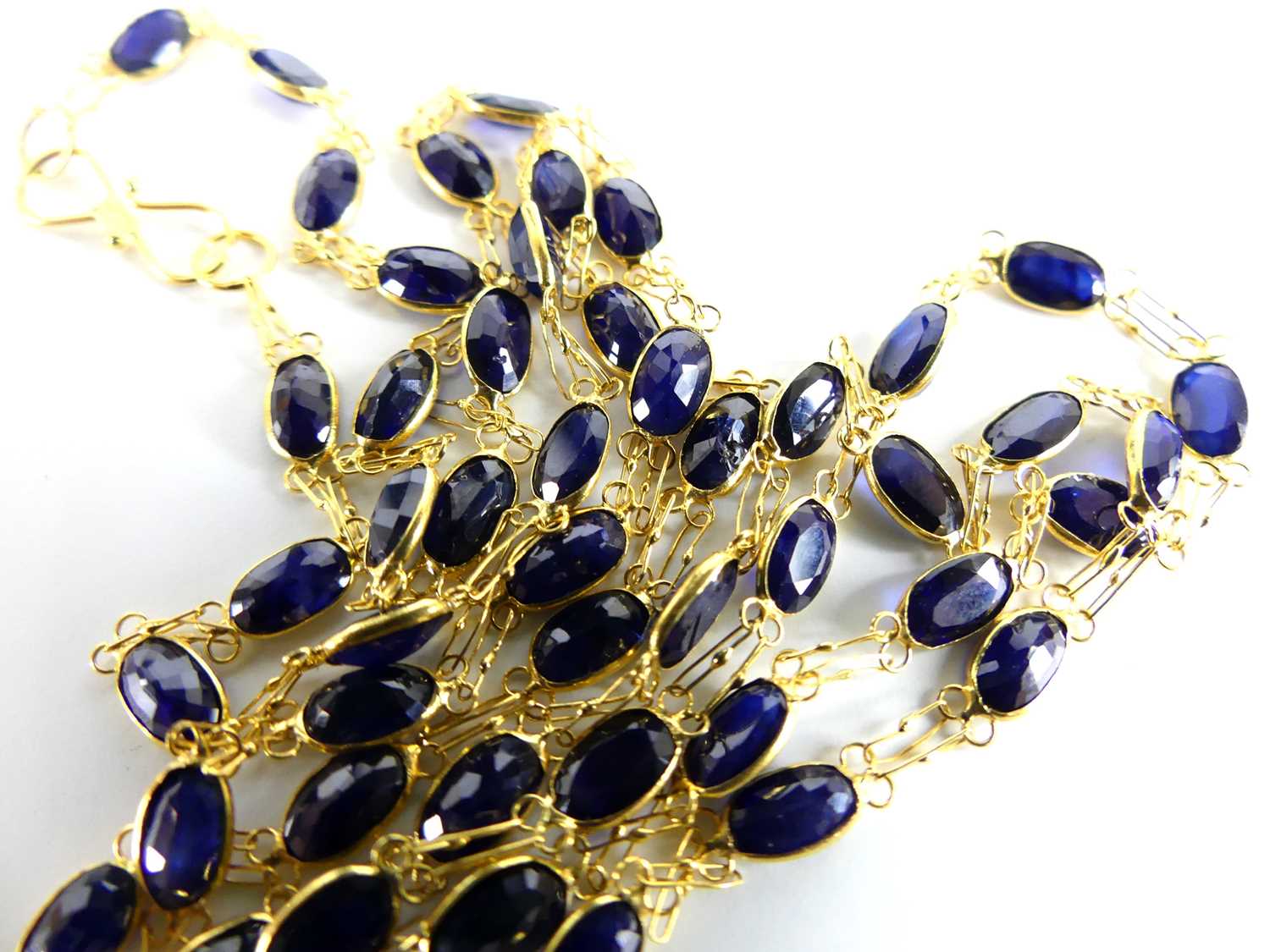 A yellow metal sapphire multi-stone necklace, comprising 49 oval sapphires in bezel setting, with - Image 3 of 3