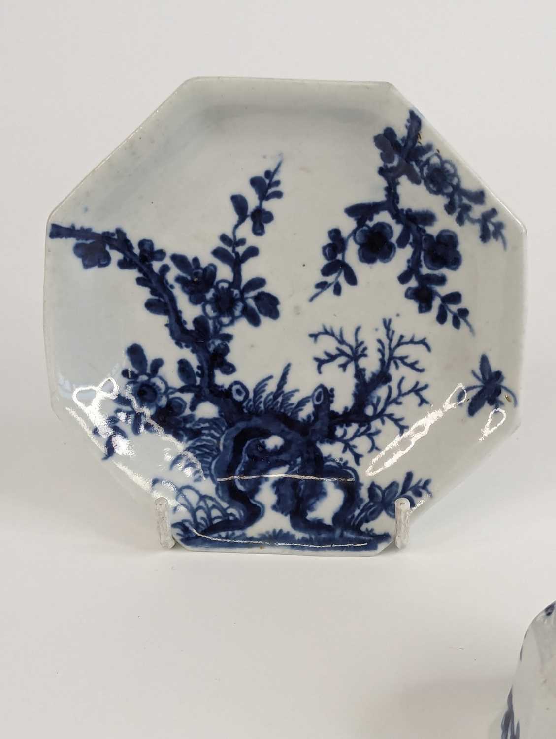 A Worcester porcelain tea bowl and saucer, circa 1755, of octagonal form, each decorated in the ' - Image 3 of 11