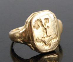 An 18ct yellow gold oblong signet ring, the seal engraved with a tree and motto 'Revirescam' (I