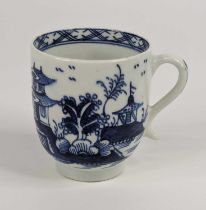 A Lowestoft porcelain coffee can, circa 1780, decorated with a Chinese river landscape, h.6.5cm Very