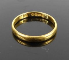 A 22ct gold wedding band, 2.2g, size L
