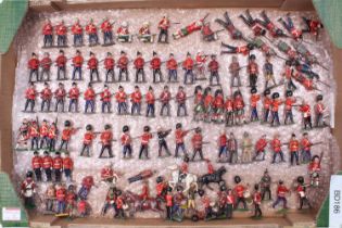 A tray of vintage British lead hollowcast Britains and other toy soldiers, to include British