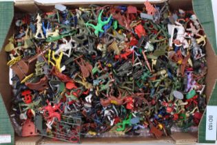 Britains, Timpo and others, a large tray of vintage plastic toy soldiers from the 1950-1980, Mixed