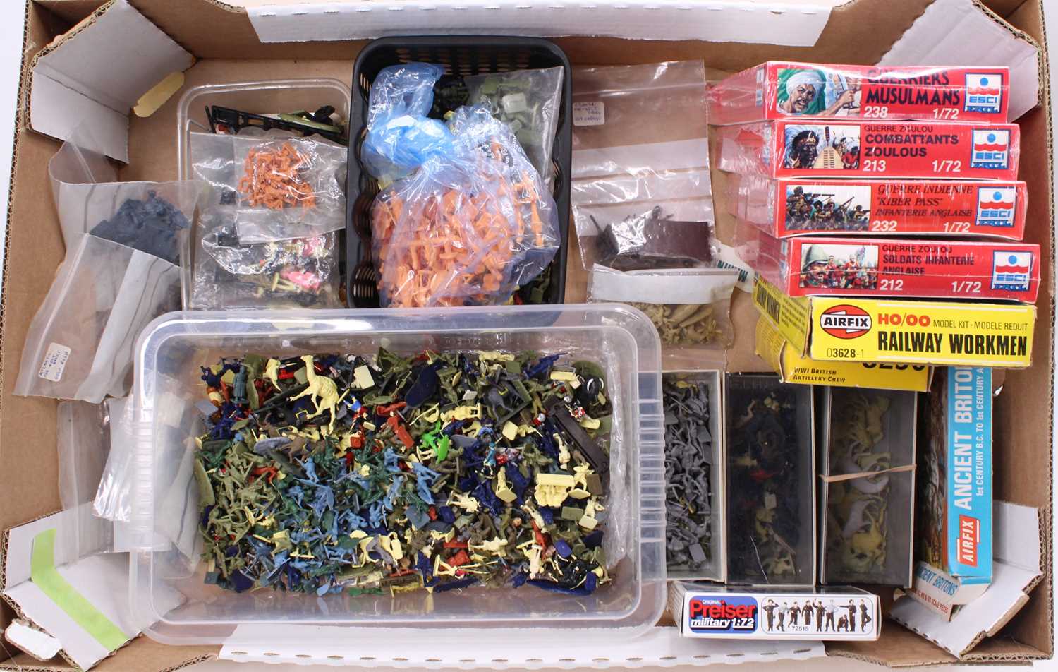 One tray containing a quantity of Airfix, Esci, Preiser, Hat and similar 1/72 scale military