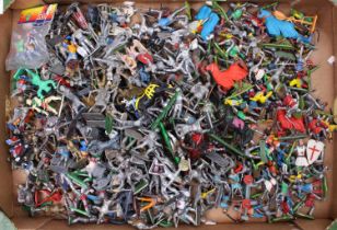 A large tray containing a quantity of 200+ plastic toy knights, by Britains, and many others, dating