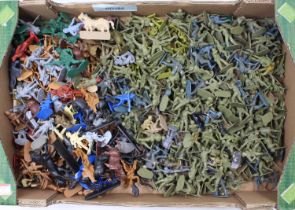 A large tray of vintage Airfix, Armies in plastic, Conte and others model soliders - Job lot of