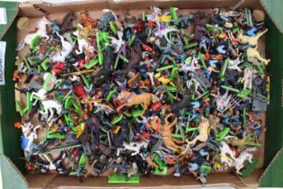One tray containing 200+ various Britains Deetail plastic mixed figures to include knights, German