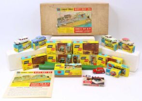 Corgi Toys Gift set 25 Shell or BP Garage with early box lid, contents to include 225 Austin Seven