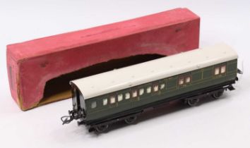 1937-41 Hornby No.2 Southern green, brake composite a few marks, roof appears repainted (VG) Box
