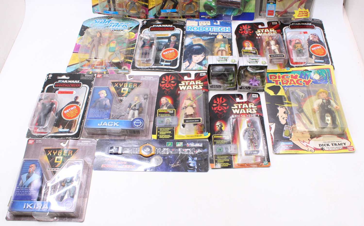 A tray of carded figures including Robotech 1980, Star Trek Next Gen 1992(3) Xyber9 1999 (2), - Image 3 of 3