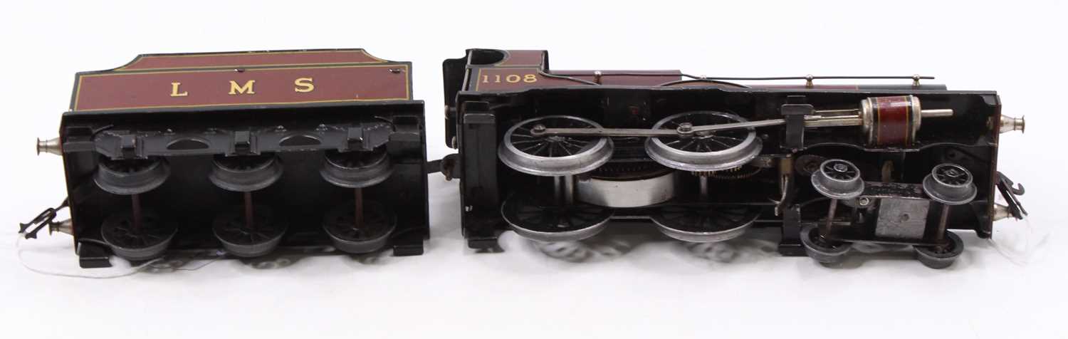 Bassett-Lowke 0-gauge clockwork 4-4-0 Compound loco & tender LMS 1108, maroon, a few marks, small - Image 3 of 3