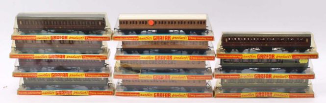 Eleven Grafar bogie coaches, all (E-NM) packaging clear plastic covers on card bases) (BE): 3 x