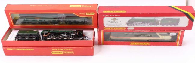 Four Hornby locos & tenders: R869S 4-6-2 Battle of Britain class ‘Sir Winston Churchill’ green (