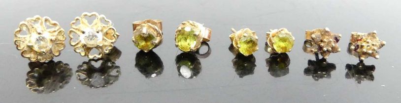 Four pairs of modern yellow metal and semi-precious set ear studs, to include 9ct gold examples