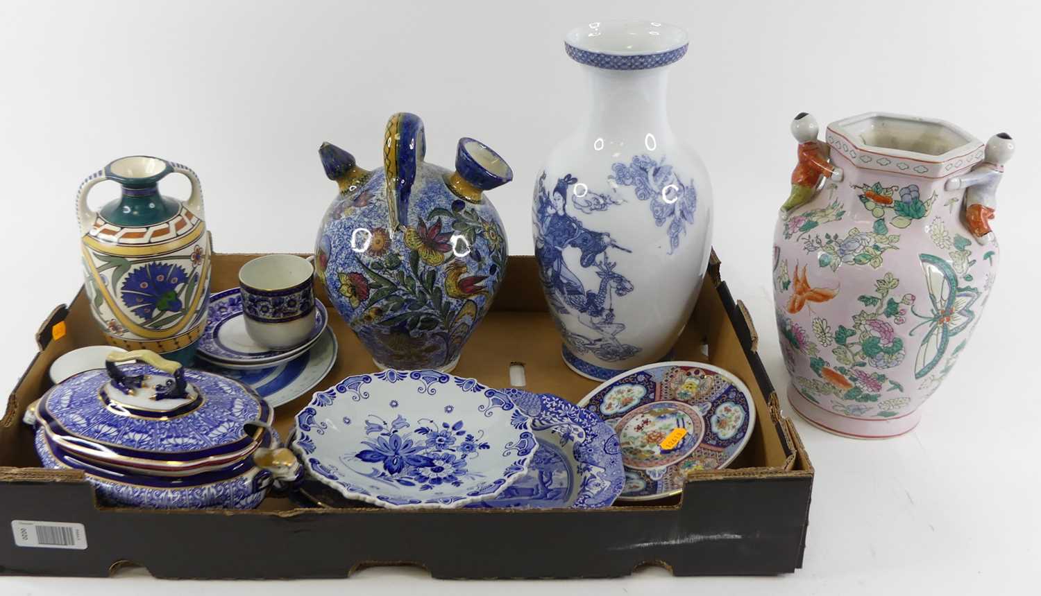 A box of miscellaneous items to include a Royal Worcester tureen & cover, modern Japanese style