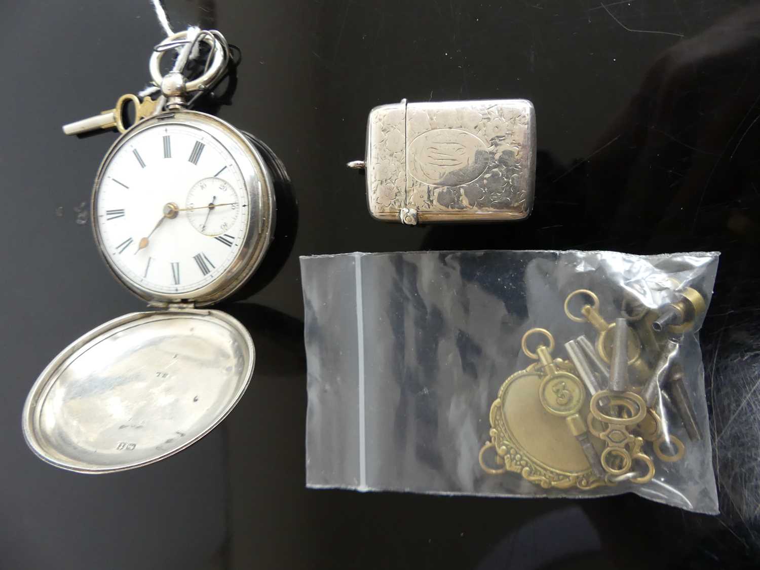 A Victorian silver cased gent's full hunter pocket watch, having keywind movement, case dia.4.9cm;