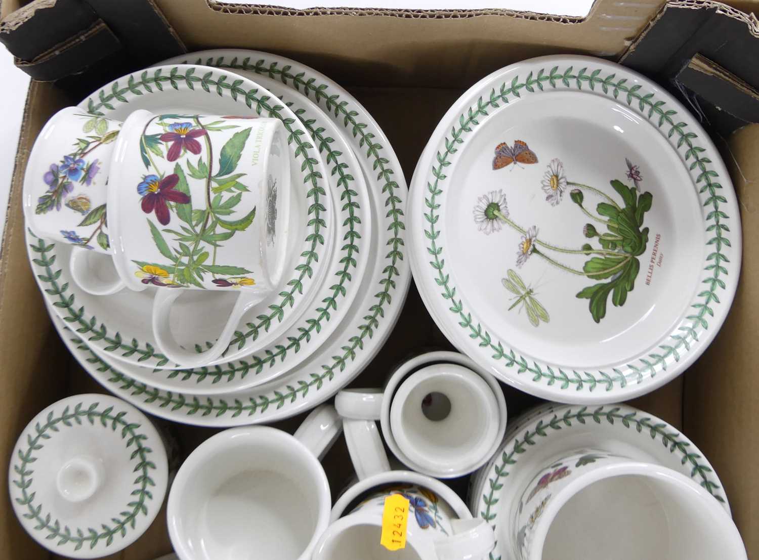 An extensive Portmeirion tea and dinner service in the Botanic Garden pattern Overall condition is - Image 3 of 3