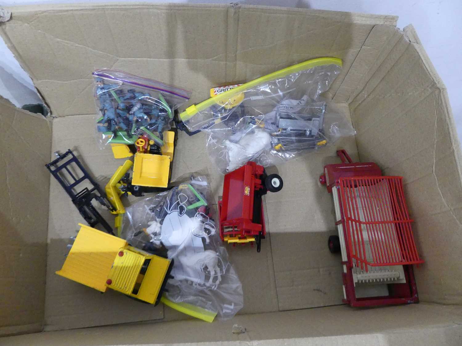 A box containing Britains related vehicles, figures and accessories, to include 1982 Mercedes Benz - Image 4 of 5