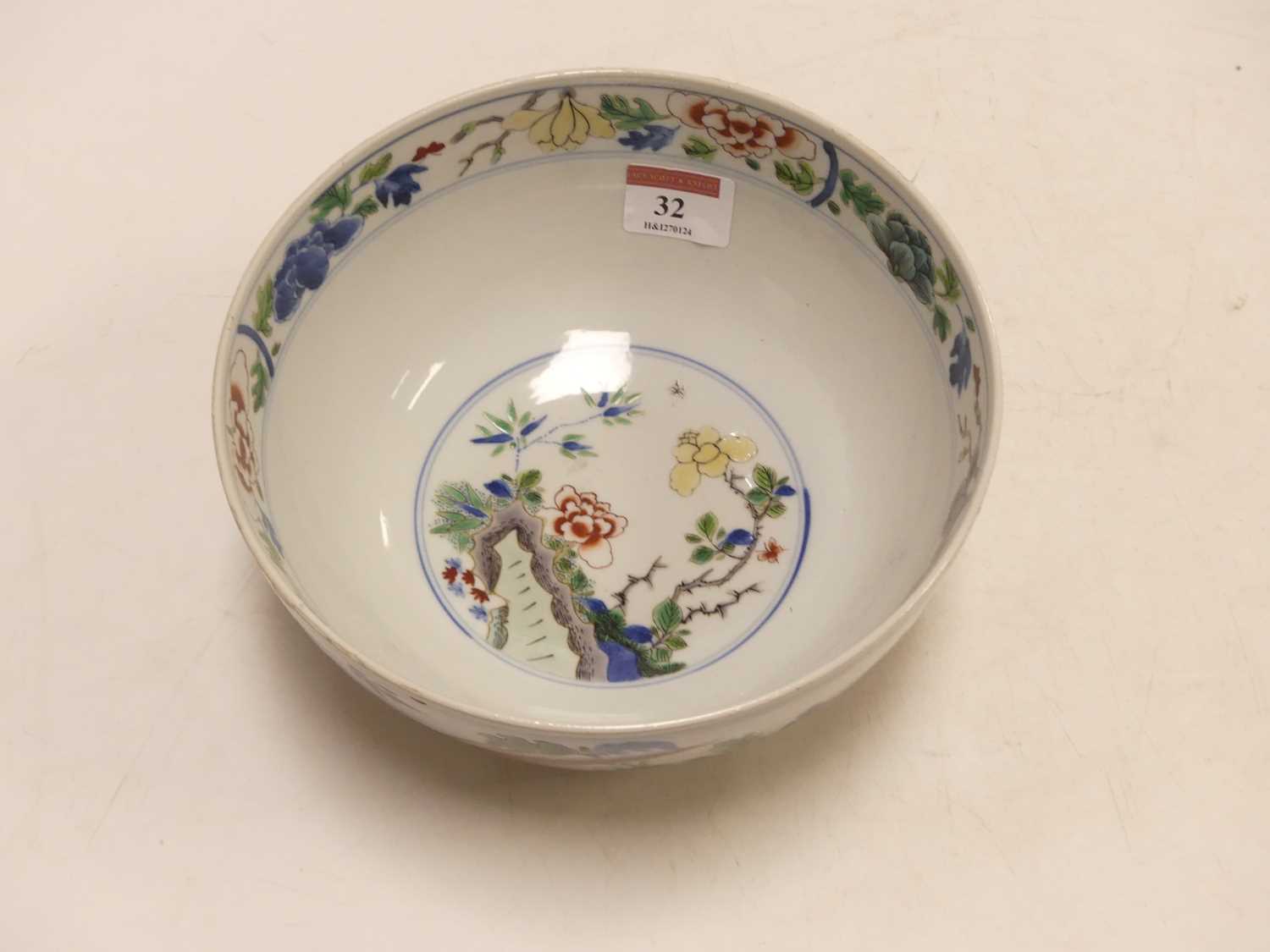 A Chinese porcelain bowl, enamel decorated with birds amongst flowers, dia.19cm Some fritting to the - Image 4 of 20