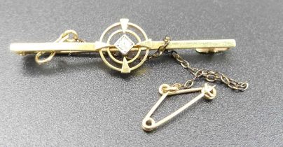 A 15ct gold and old round cut diamond set bar brooch, 1.9g, 4cm