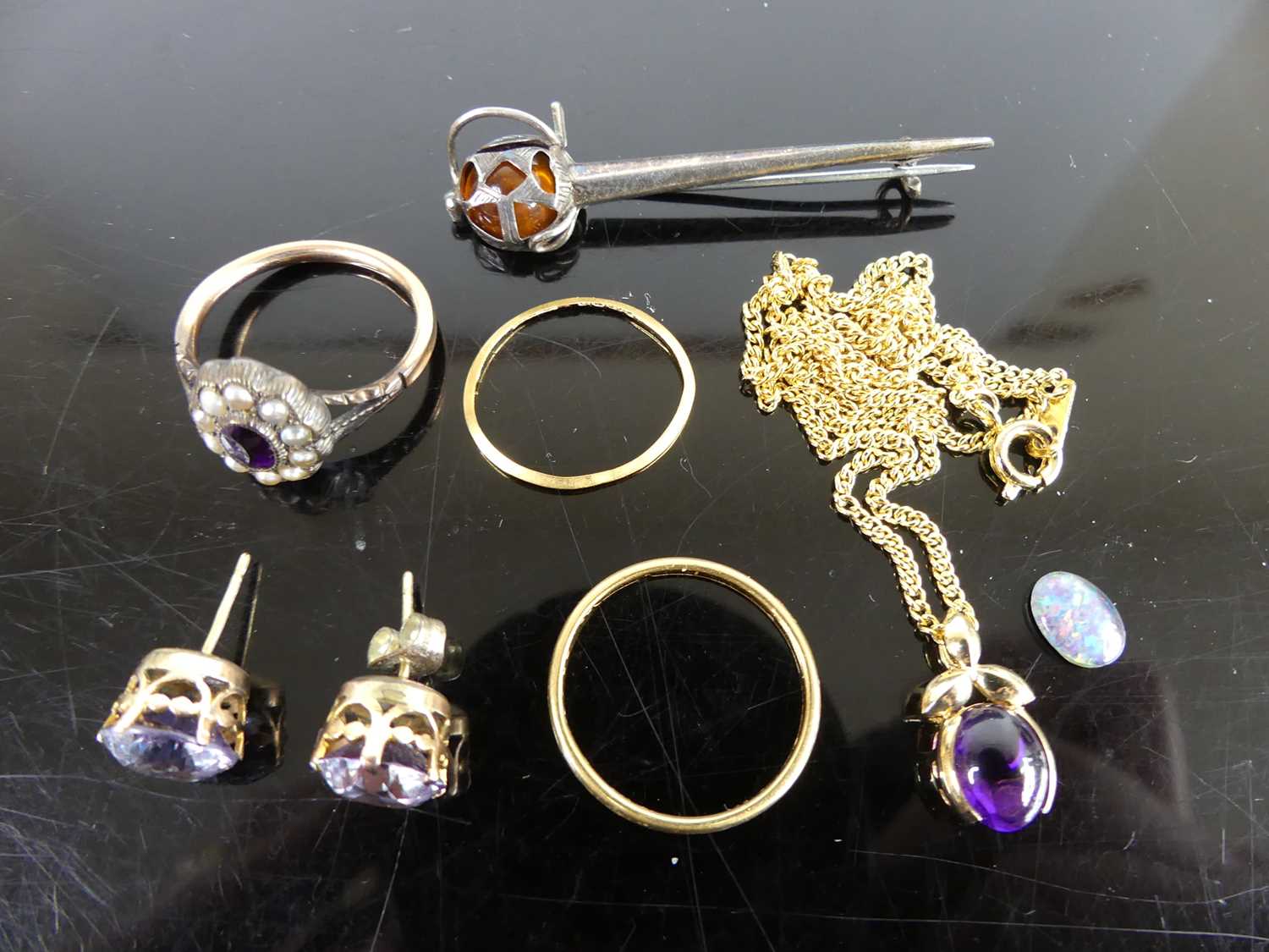 Mixed lot to include yellow metal, amethyst and seed pearl set dress ring, 22ct gold band ring