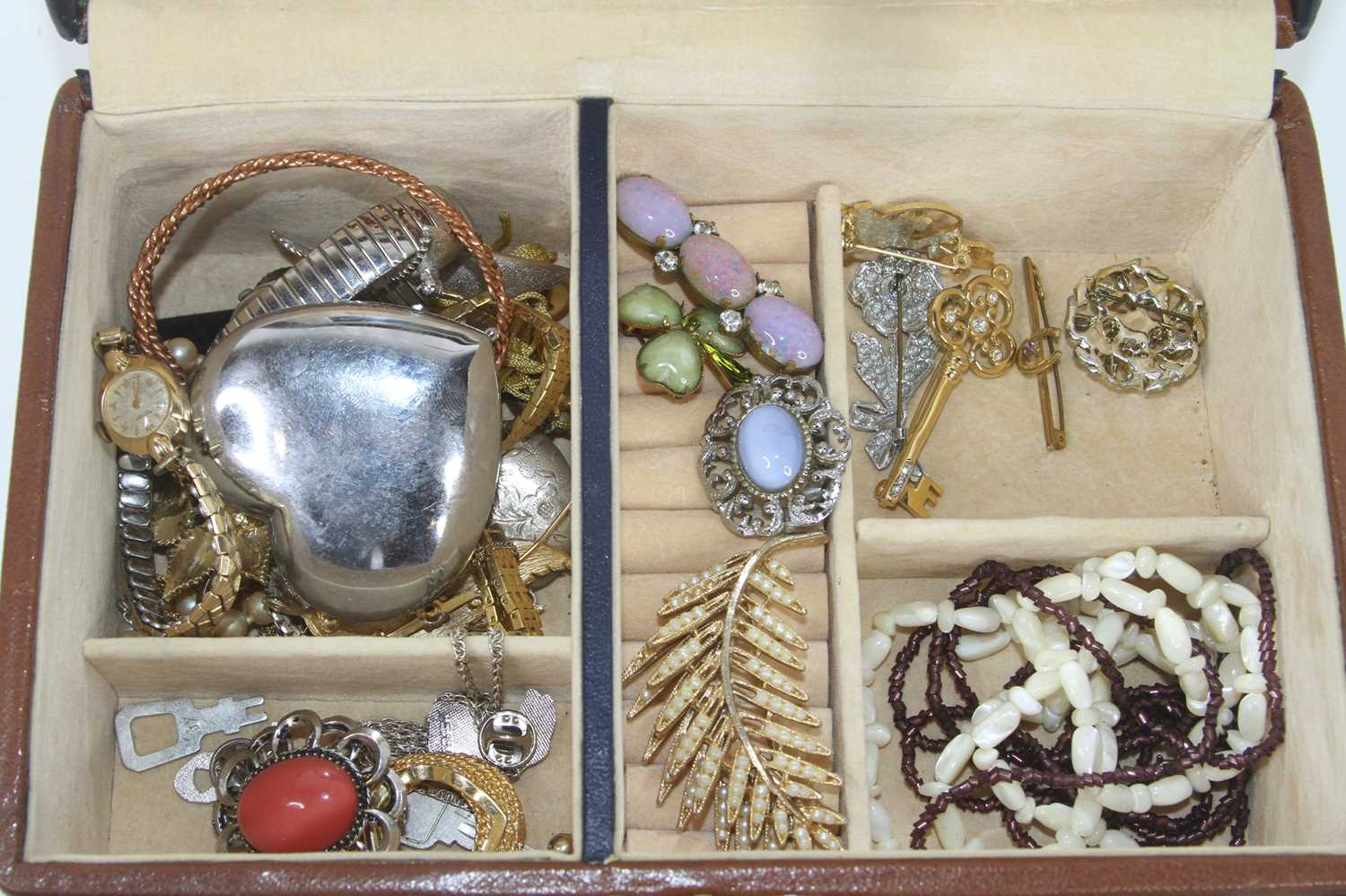 A collection of costume jewellery to include rings, wristwatches, brooches, cufflinks, etc - Image 2 of 2