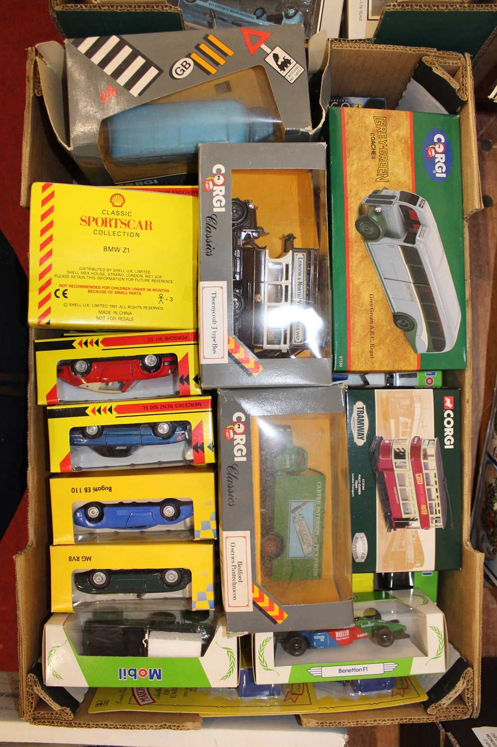 A tray containing modern issue diecast, to include Corgi Classics, Bedford O series Pantechnicon,