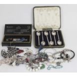 A set of six Edward VII silver teaspoons, cased, together with a collection of costume jewellery
