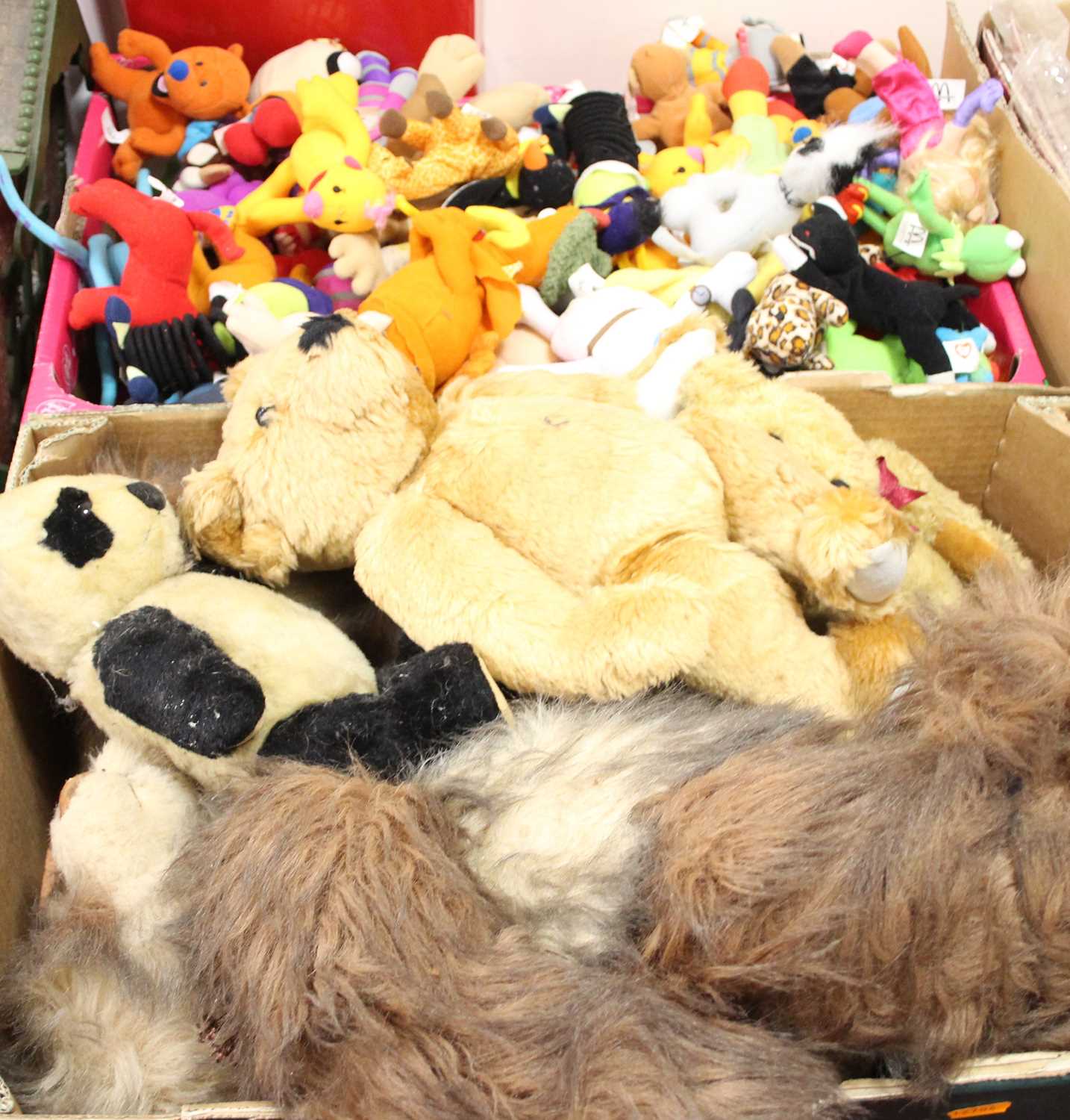 Two boxes containing various plush toys, Beanie Babies and teddy bears - Image 2 of 4