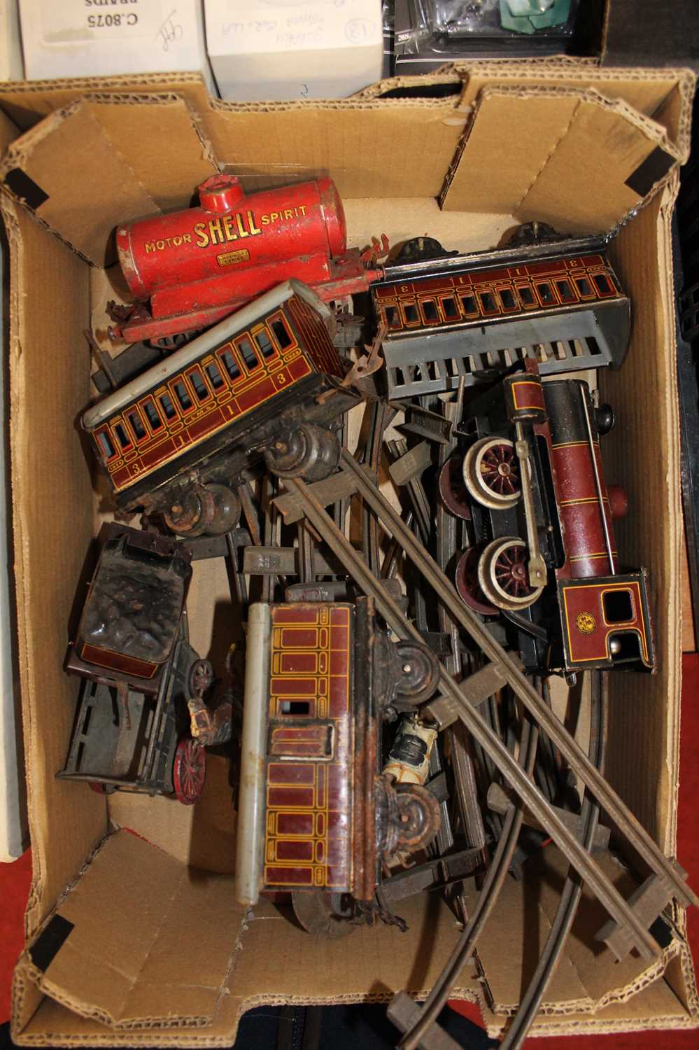 A tray of 00 gauge related trains and accessories, to include tinplate clockwork tender No. 2160 etc