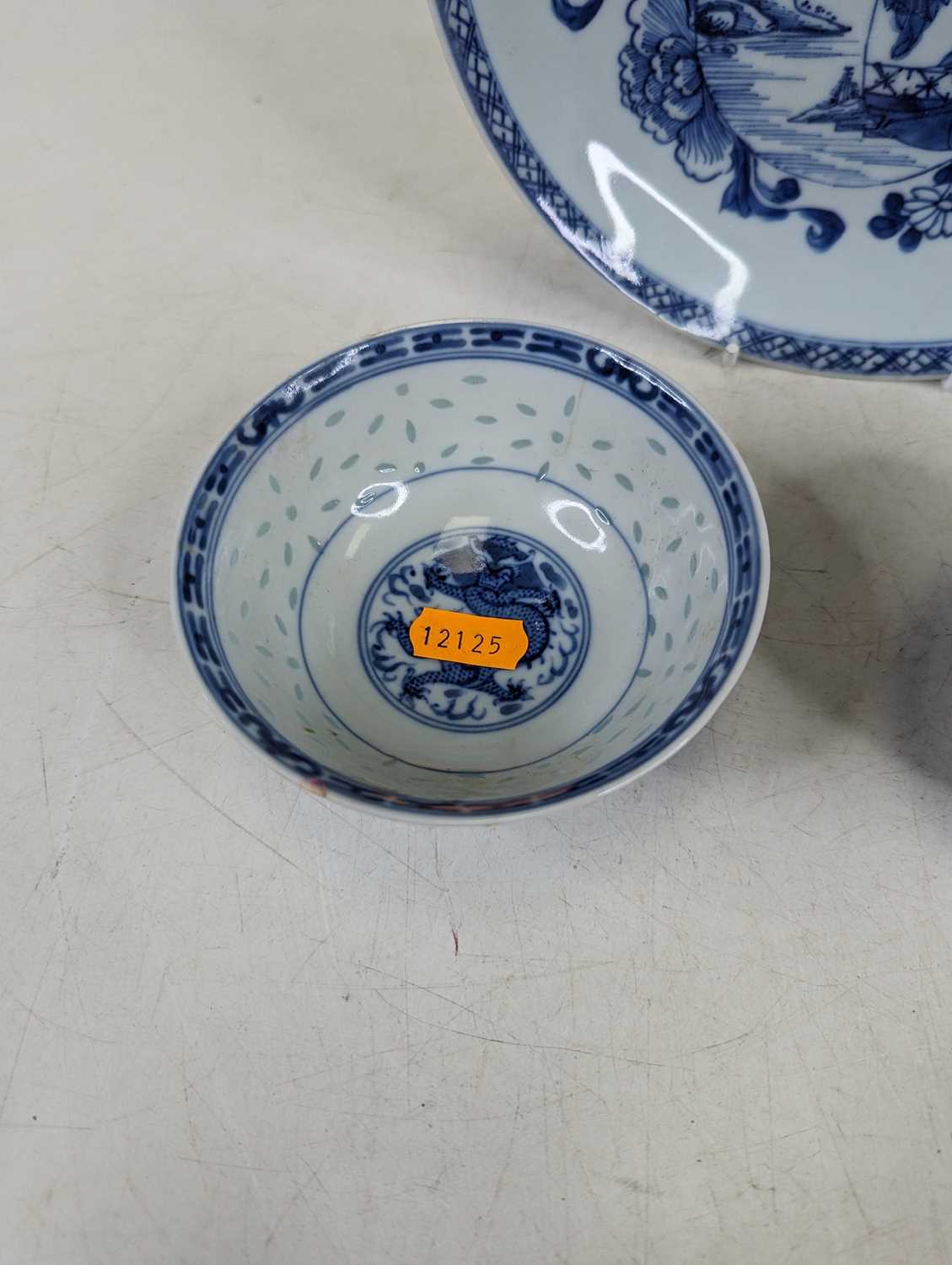 A Chinese blue and white porcelain dish, decorated with flowers, dia.21cml together with two blue - Bild 2 aus 7