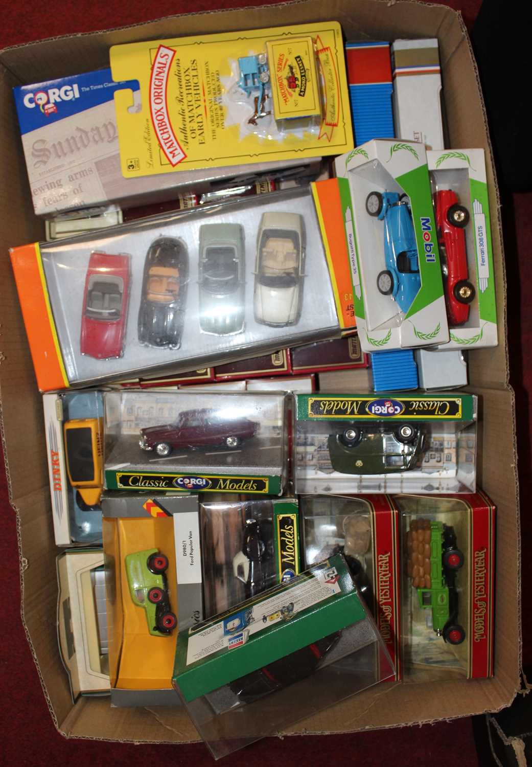 A tray containing modern issue diecast to include a Corgi Classics Jaguar MK2 saloon, Matchbox