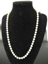 A cultured pearl single knotted string necklace, with 9ct gold ribbon clasp, pearl diameters each