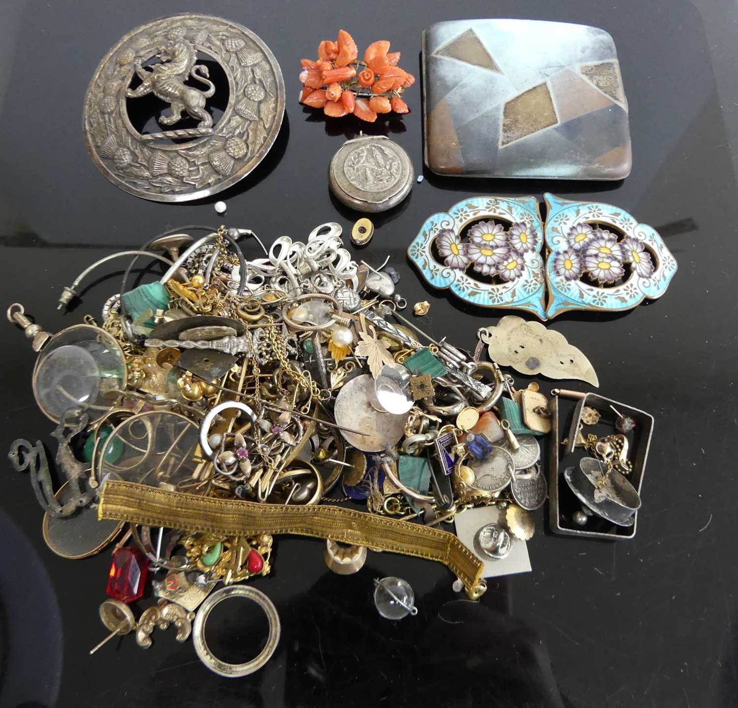 Assorted costume jewellery, to include enamel belt buckle, coral brooch, cufflinks, rings etc