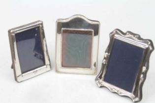 A modern silver easel photograph frame,London 1987, 8 x 6cm; together with two other similar