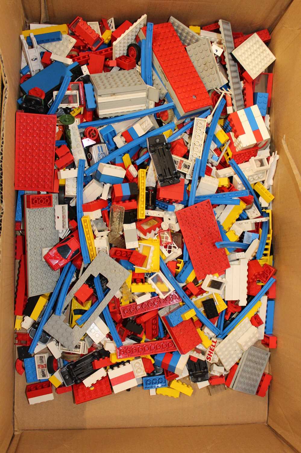 A box of loose Lego