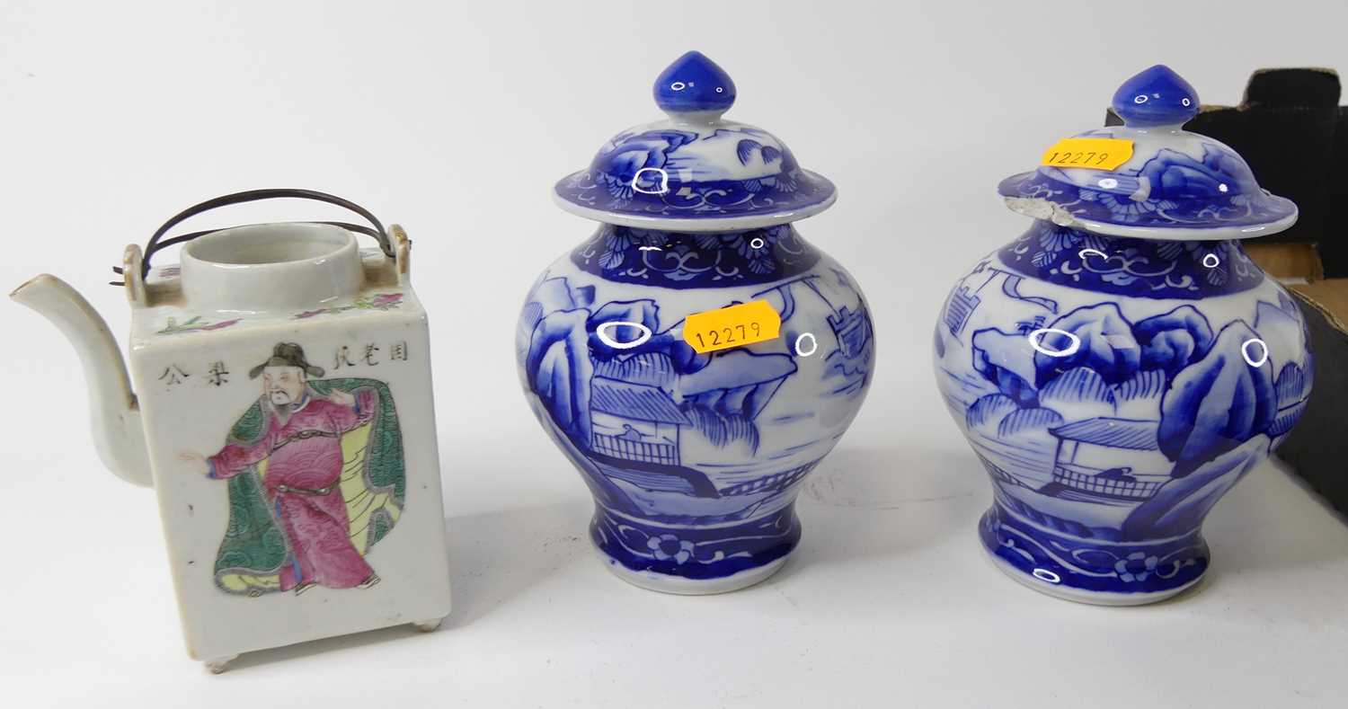 A box of miscellaneous china to include a Chinese export bowl, the interior underglaze decorated - Image 3 of 24