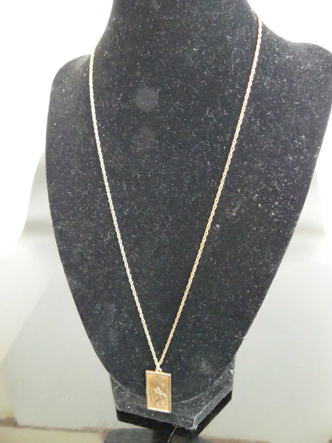 A modern 9ct gold pendant on finelink neck chain, 8.3g - Image 2 of 2