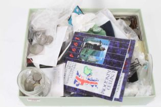 A collection of mixed coinage to include a 1994 Royal Mint uncirculated coin collection, and