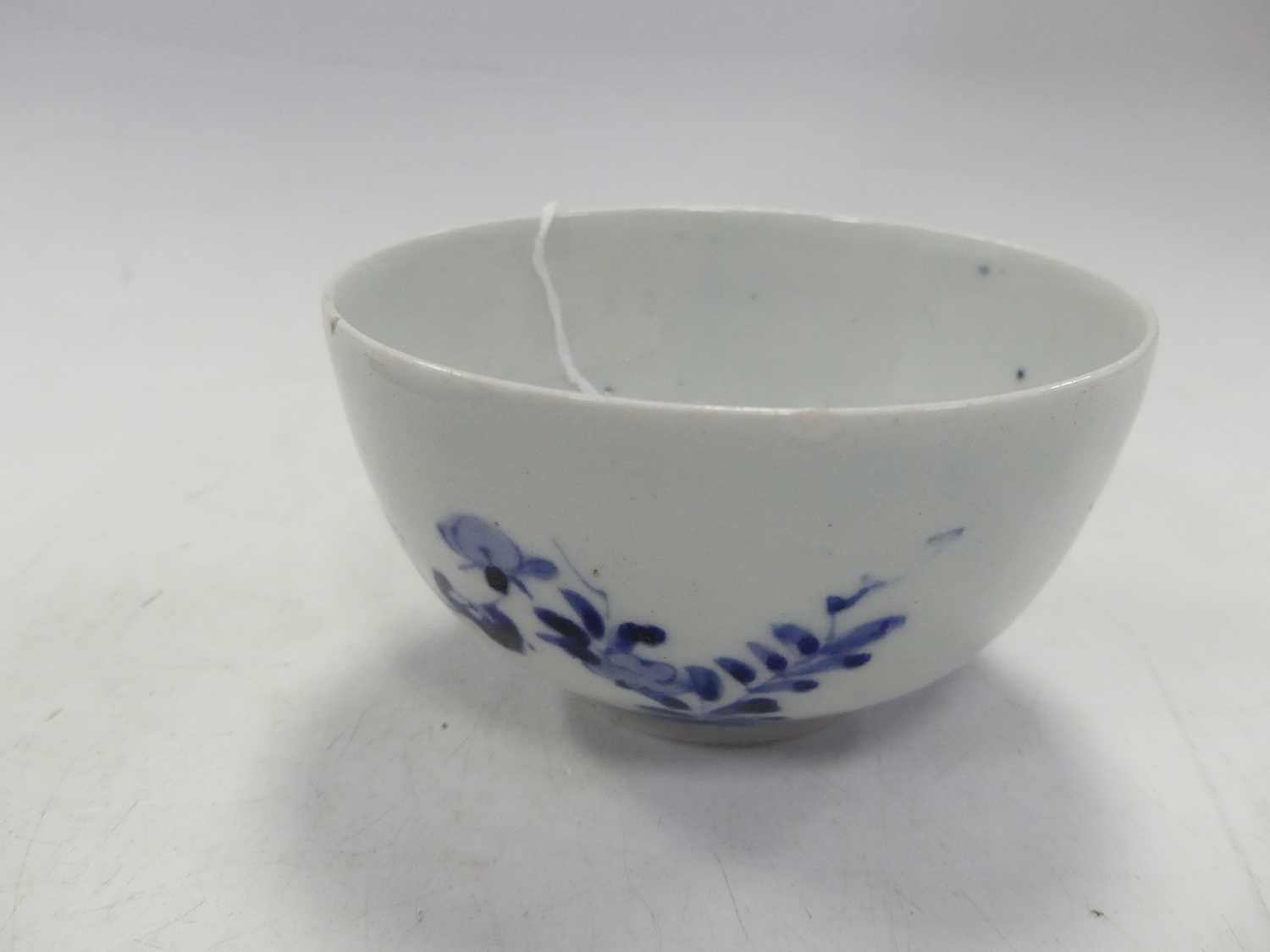 A Chinese blue and white porcelain bowl, decorated with flowers, six character mark to the base, - Image 3 of 7