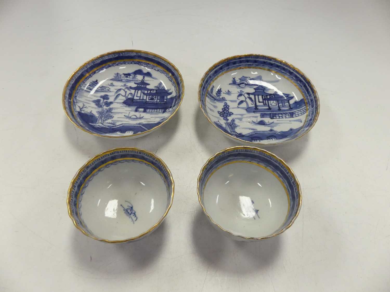 A collection of Asian ceramics, to include blue and white porcelain tea bowls Large bowl is - Image 6 of 9