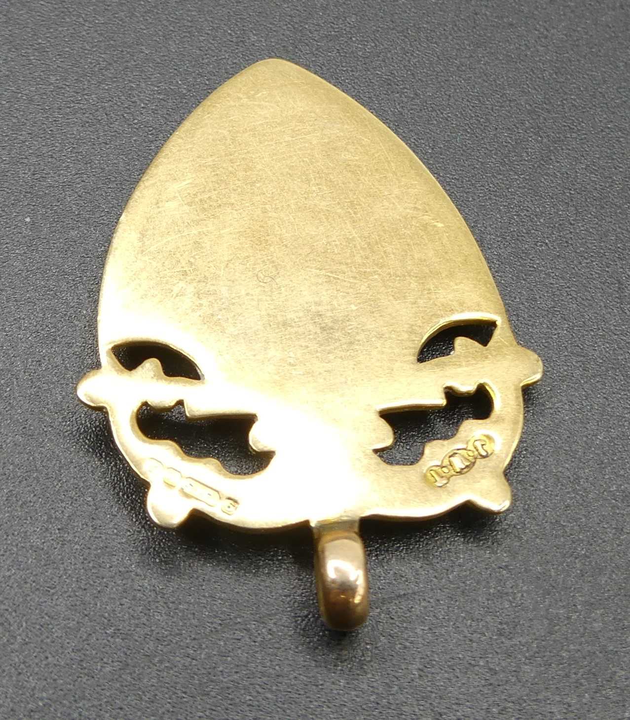 A 9ct gold shield shaped medallion pendant, sponsor JWT, 4.7g, 31mm - Image 2 of 2