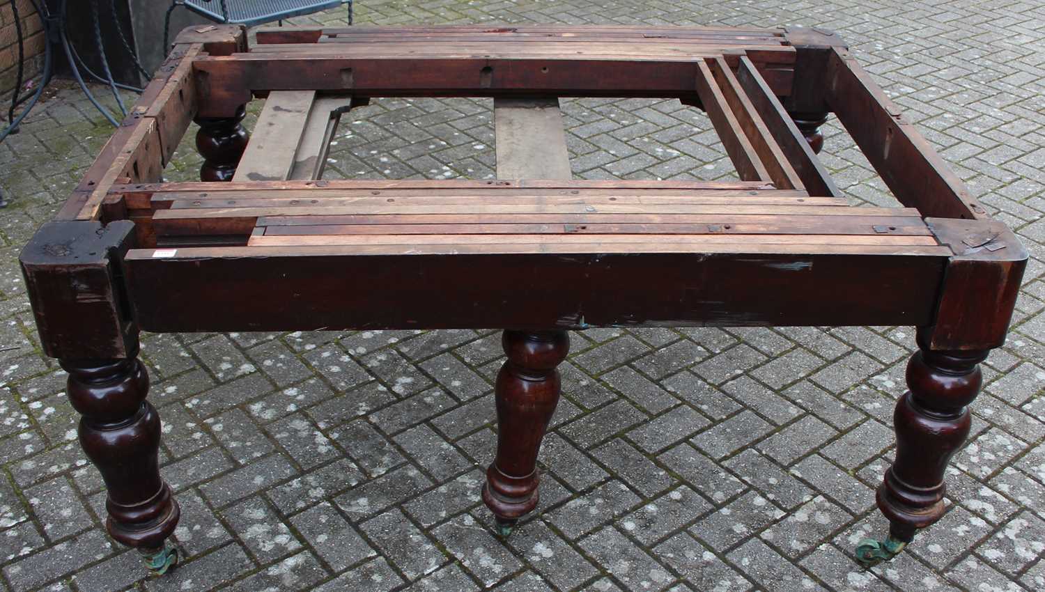 A Victorian mahogany round cornered extension table base, enclosed length 151cm