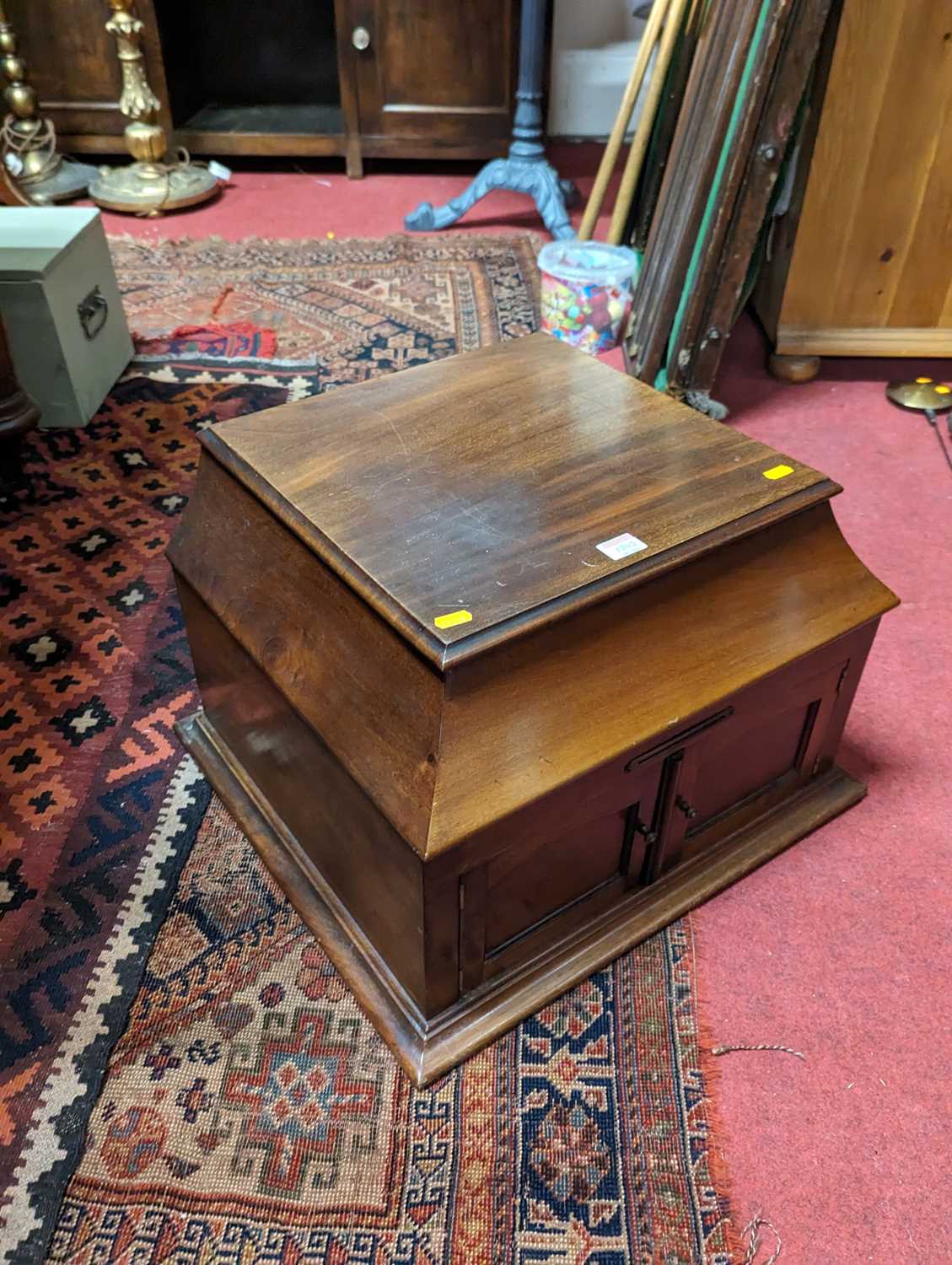 A 1930s walnut cased hinged table-top gramophone - Image 2 of 2