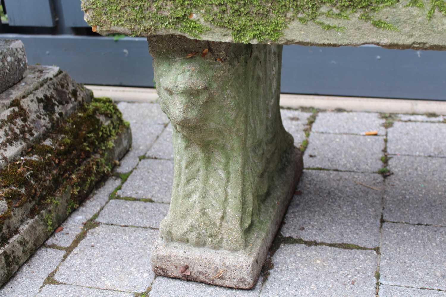 A concrete garden bench raised on twin pedestals, length 122cm - Image 2 of 4