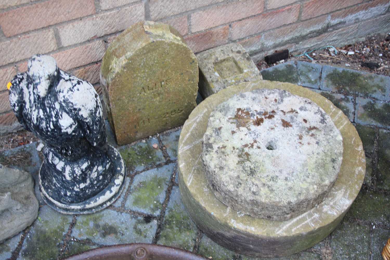 A small cast iron agricultural feeding trough, together with further sundry stone garden ornaments - Image 3 of 3