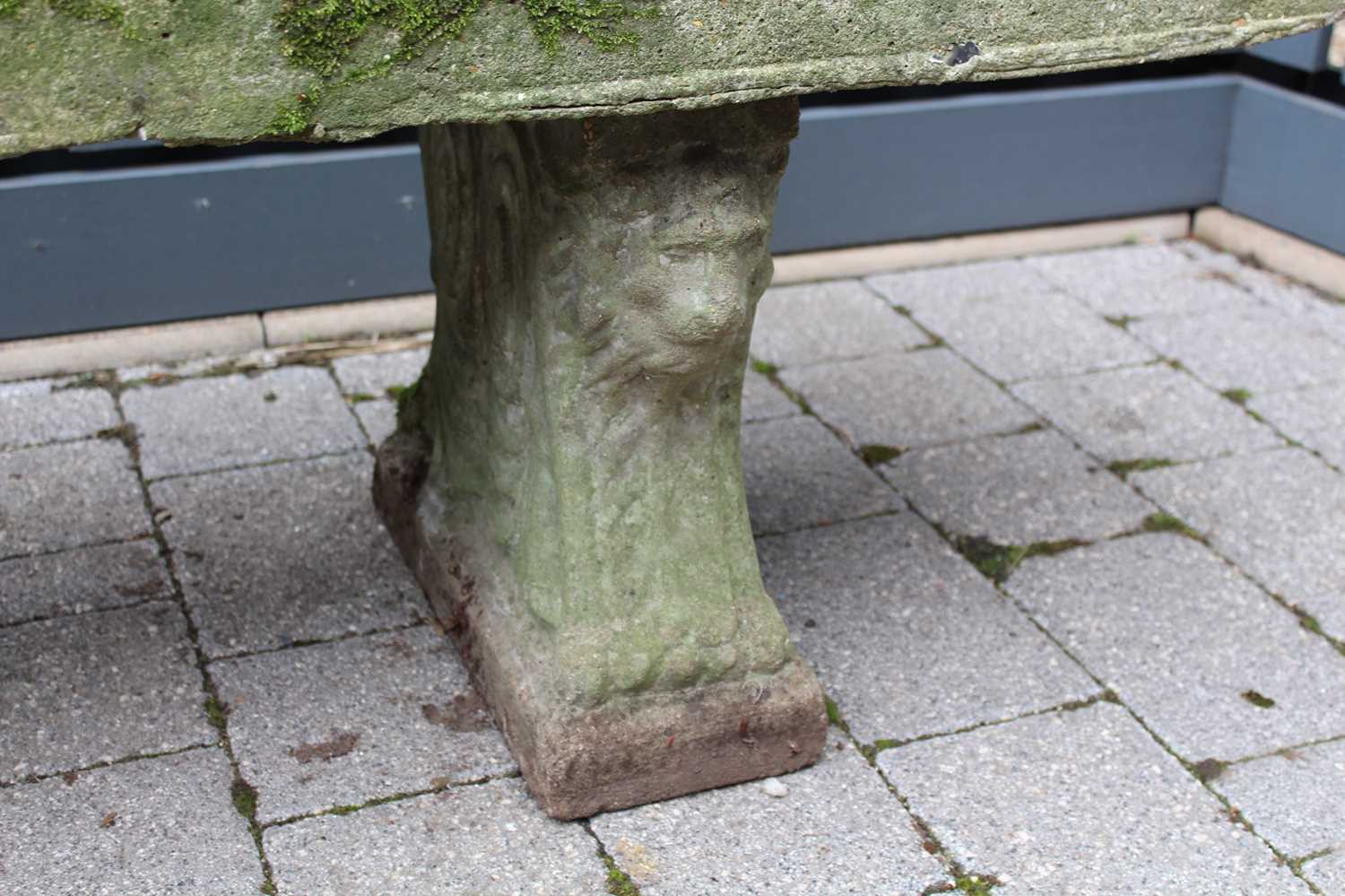 A concrete garden bench raised on twin pedestals, length 122cm - Image 3 of 4