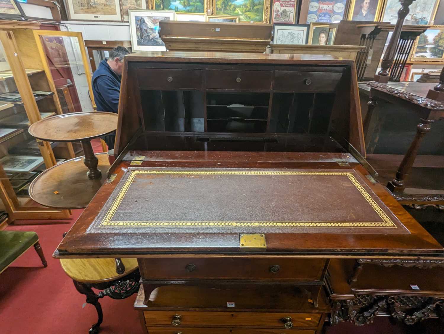 An Edwardian mahogany and crossbanded and satinwood strung slopefront writing bureau, having a - Image 2 of 2