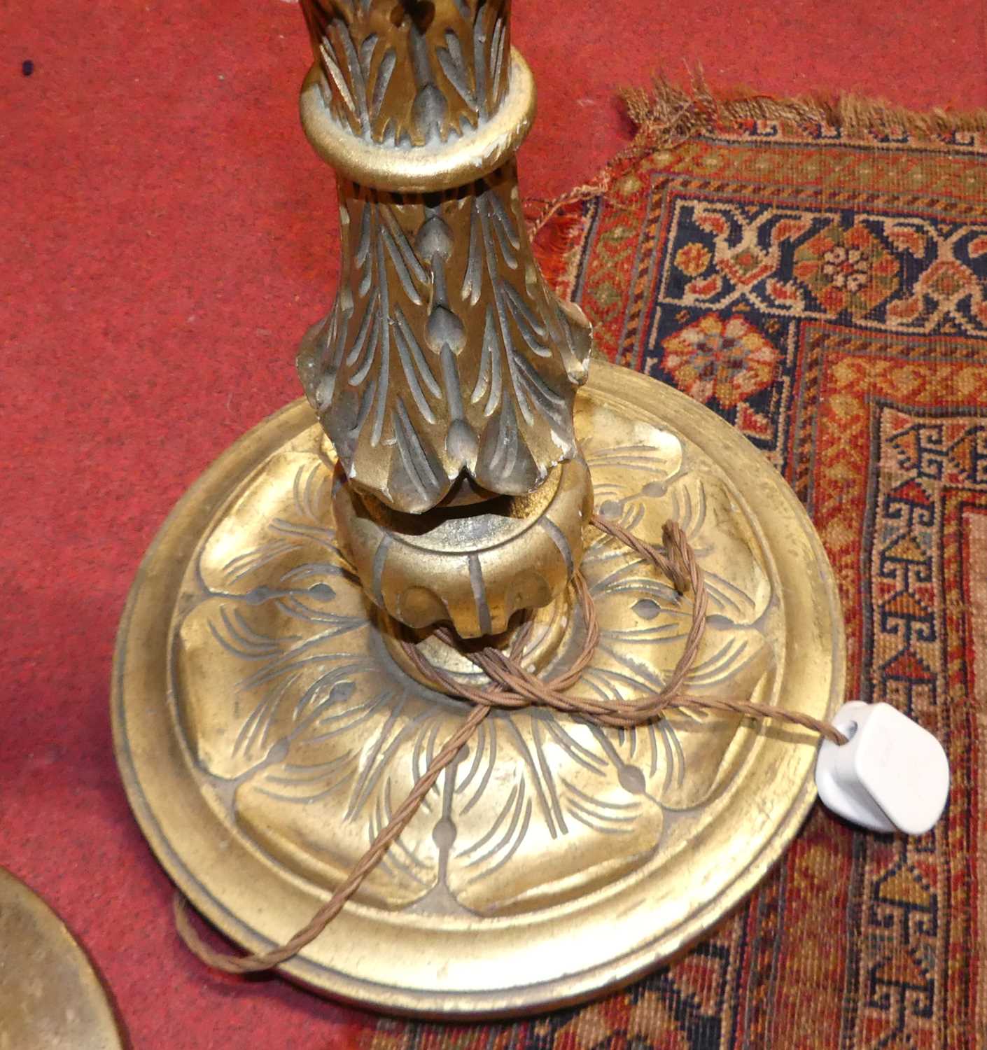 A gilt wood floral decorated and fluted standard lamp, together with a brass standard lamp with rise - Image 3 of 4